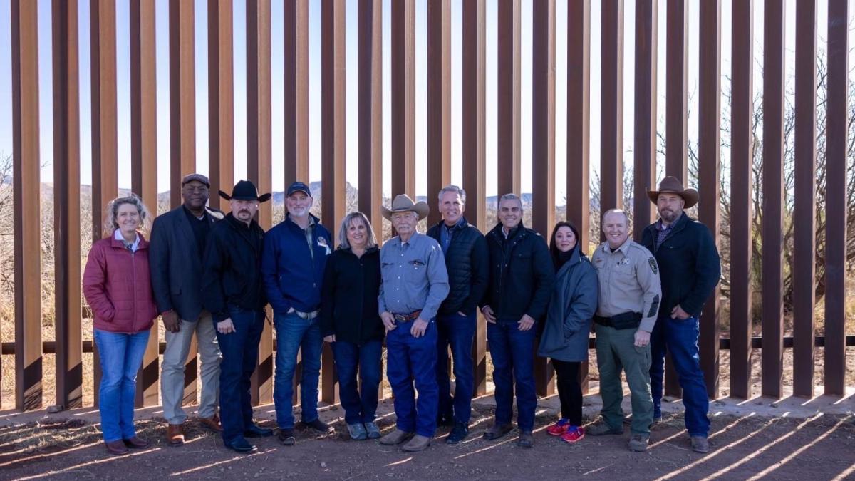 Congressional Delegation at Border